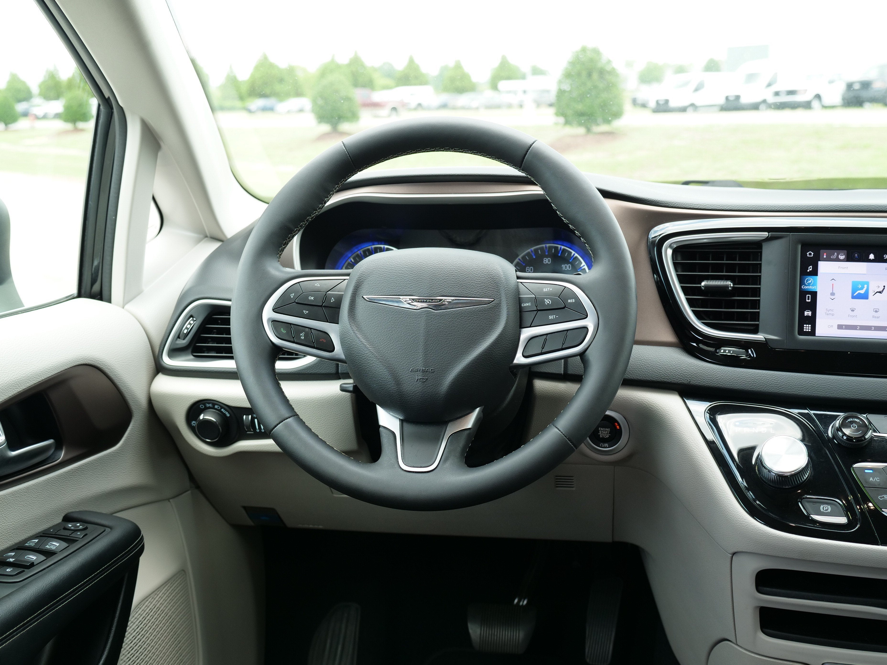 2023 Chrysler Voyager LX