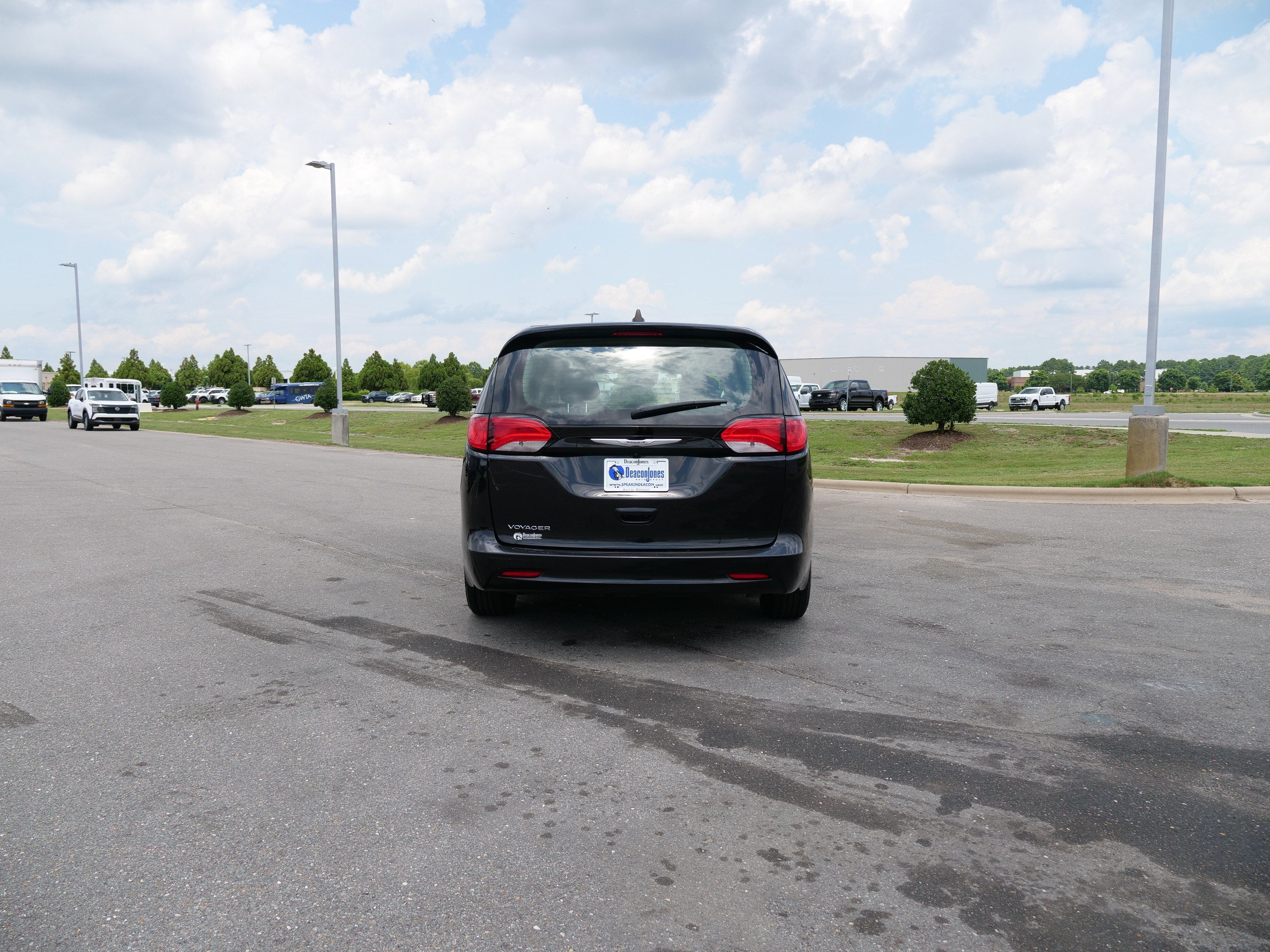 2023 Chrysler Voyager LX