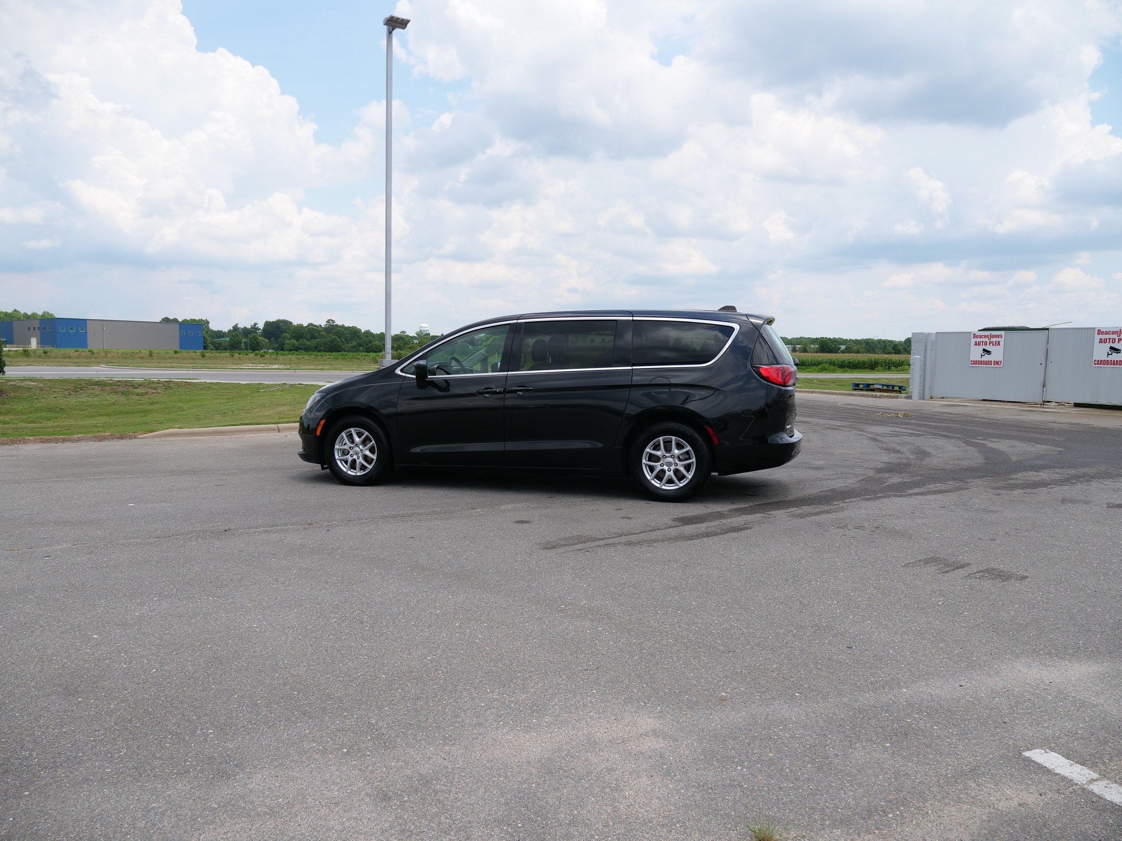 2023 Chrysler Voyager LX