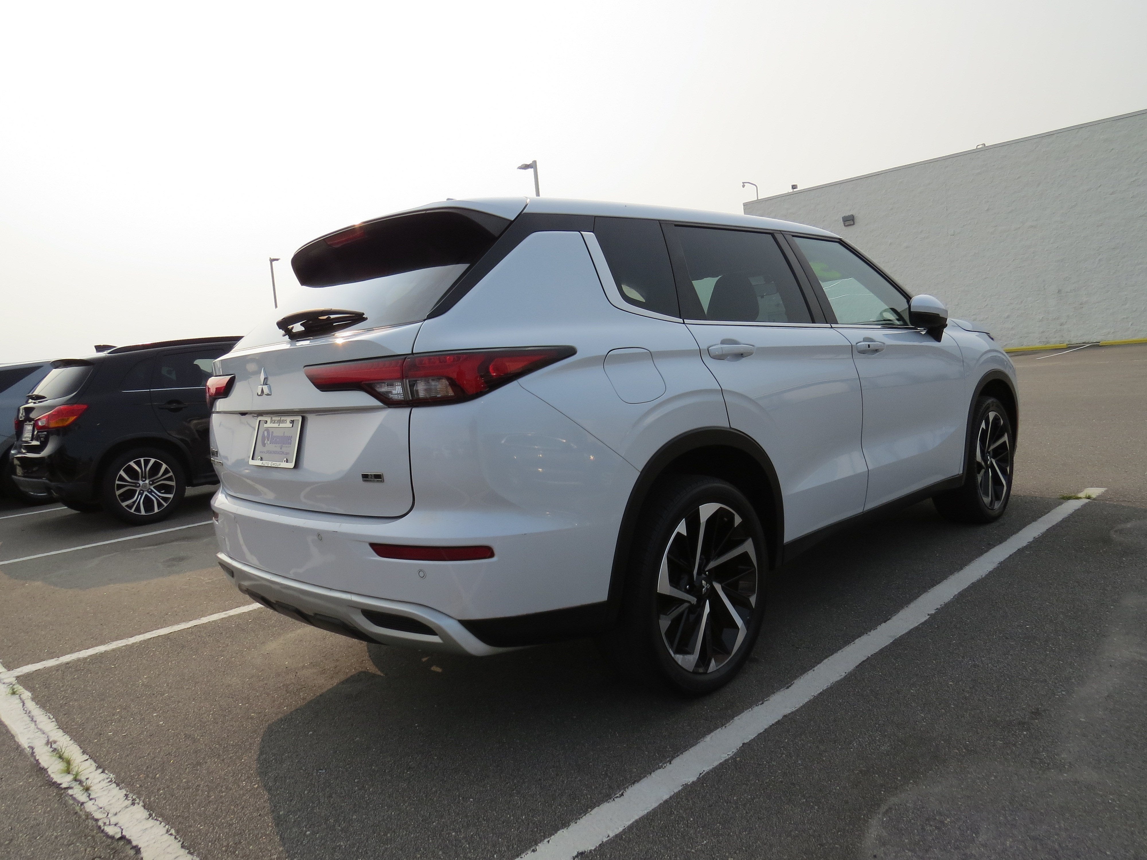 2023 Mitsubishi Outlander SE