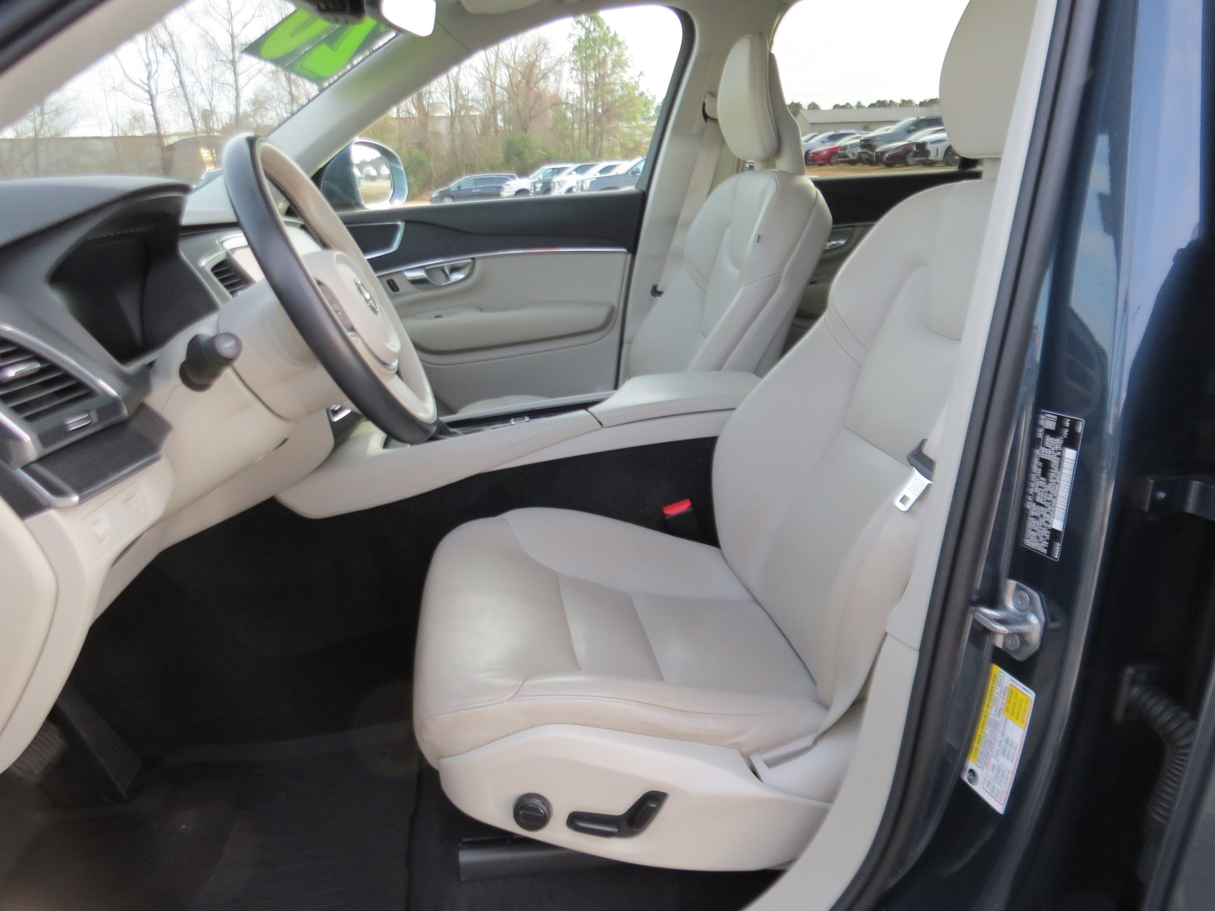 2020 Volvo XC90 Momentum