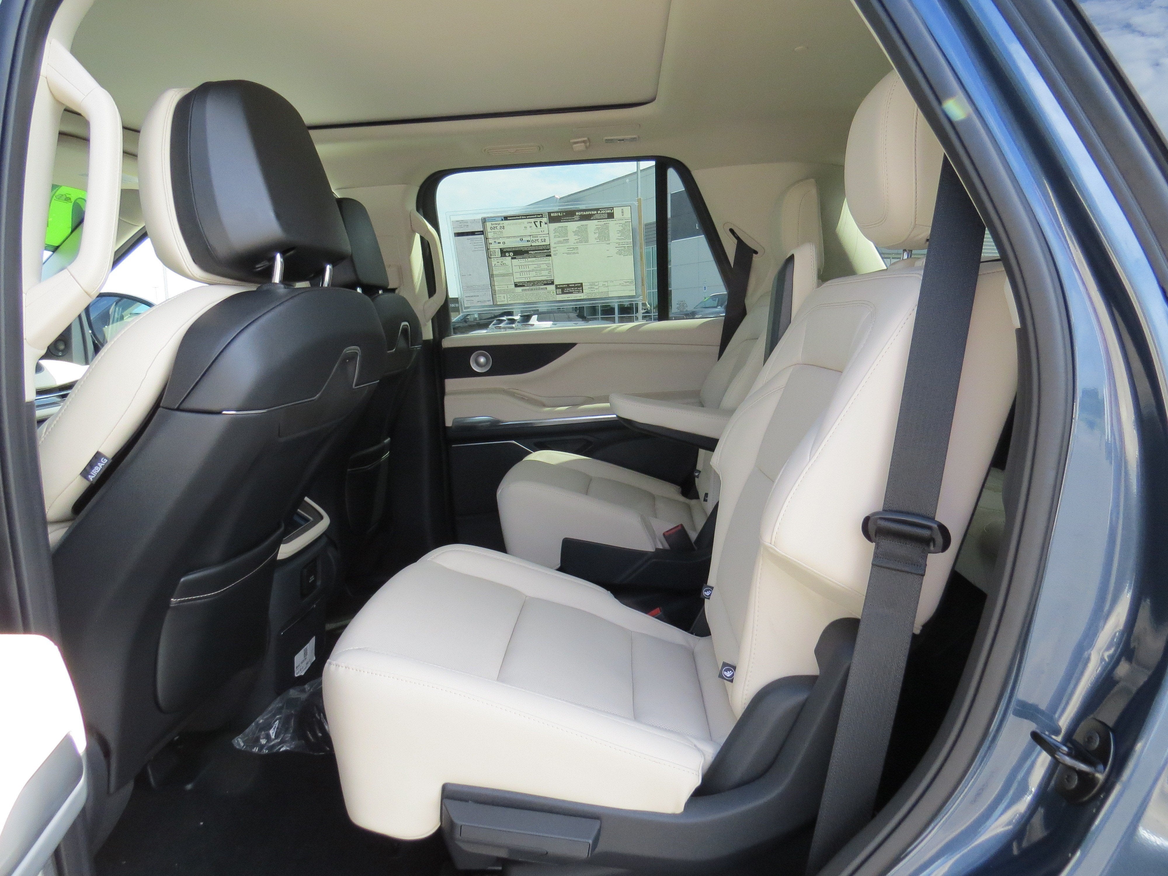 2027 Lincoln Navigator Reserve