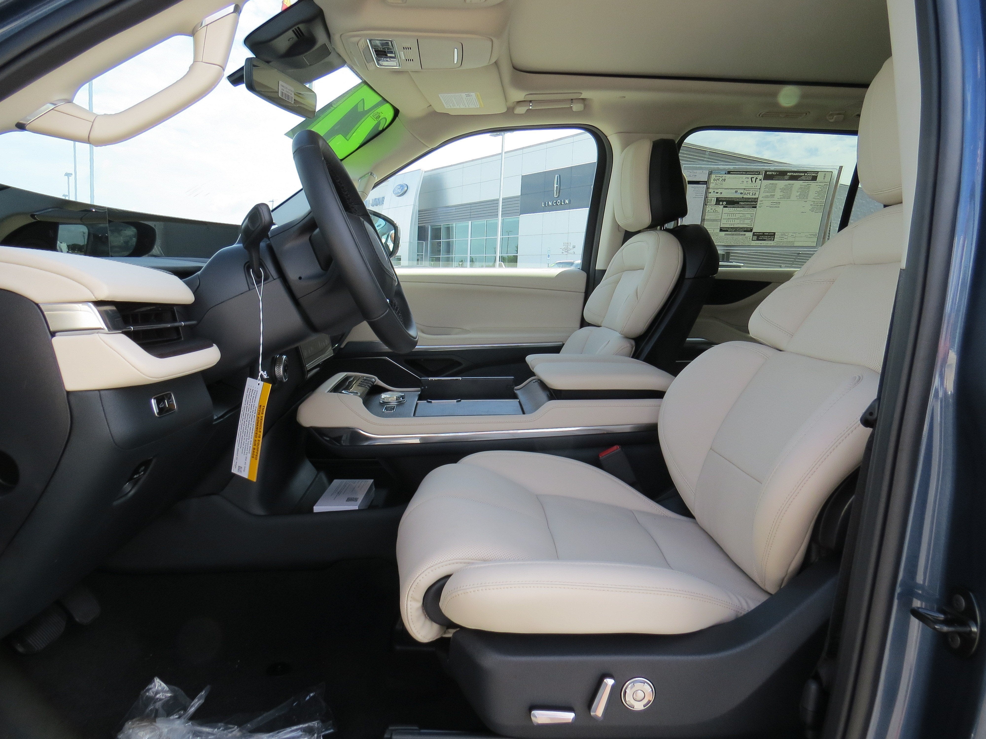 2027 Lincoln Navigator Reserve