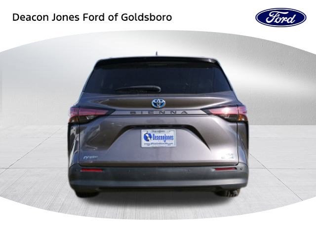 2021 Toyota Sienna XLE