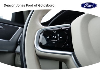 2021 Volvo XC90 Momentum