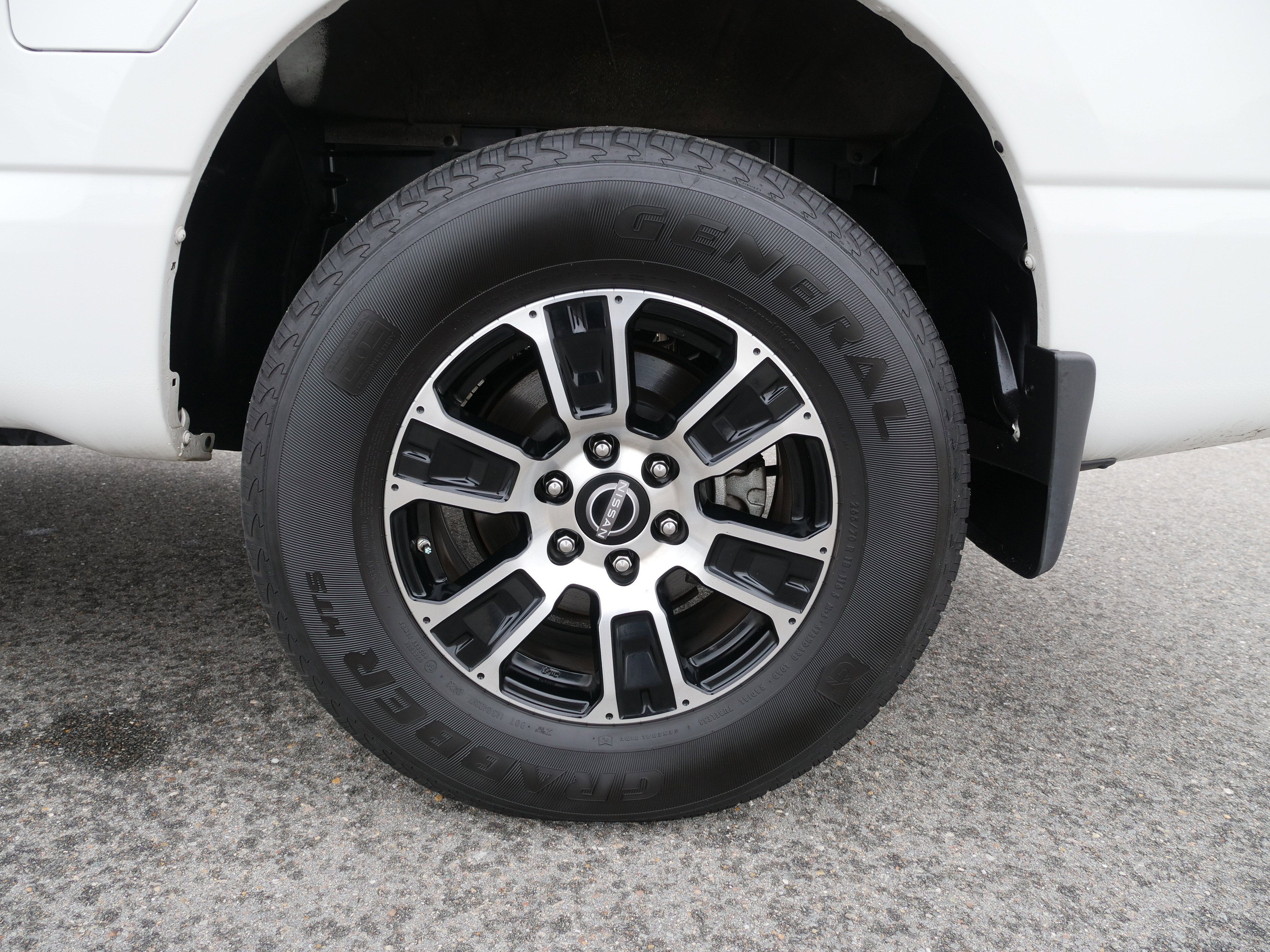 2023 Nissan Titan SV