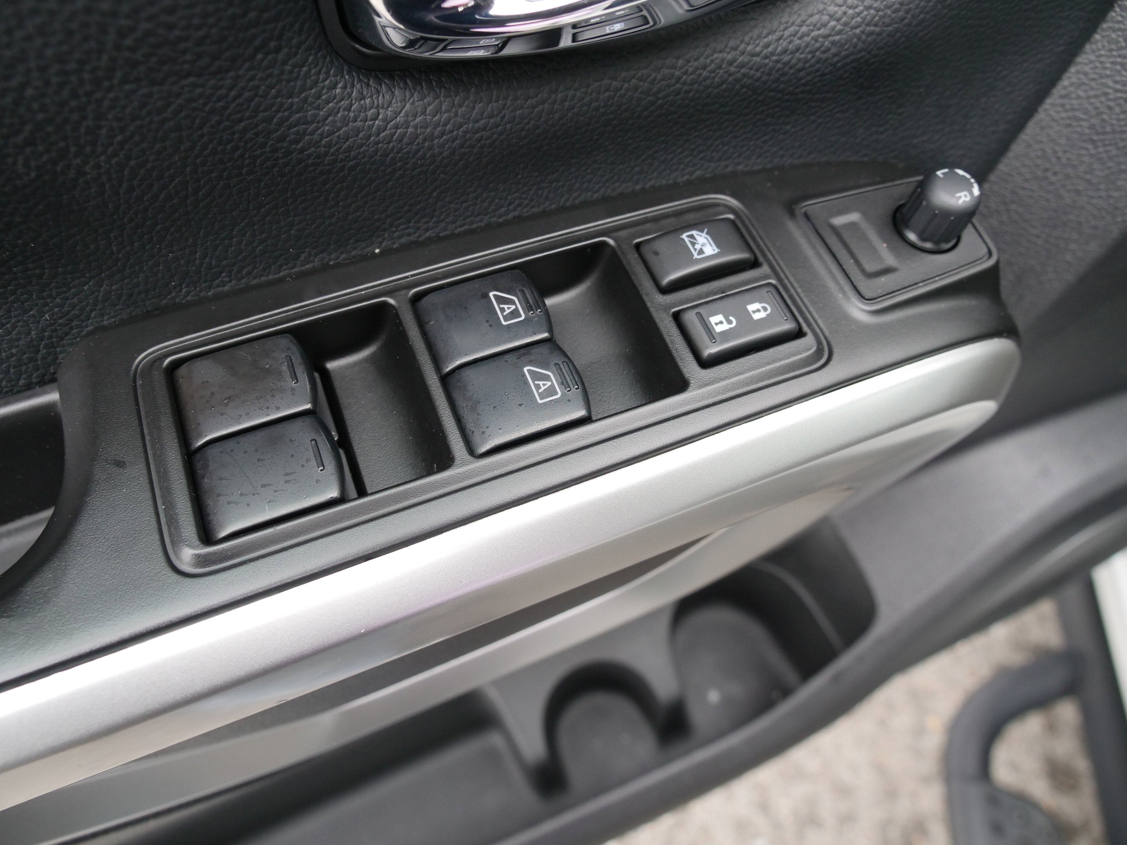 2023 Nissan Titan SV