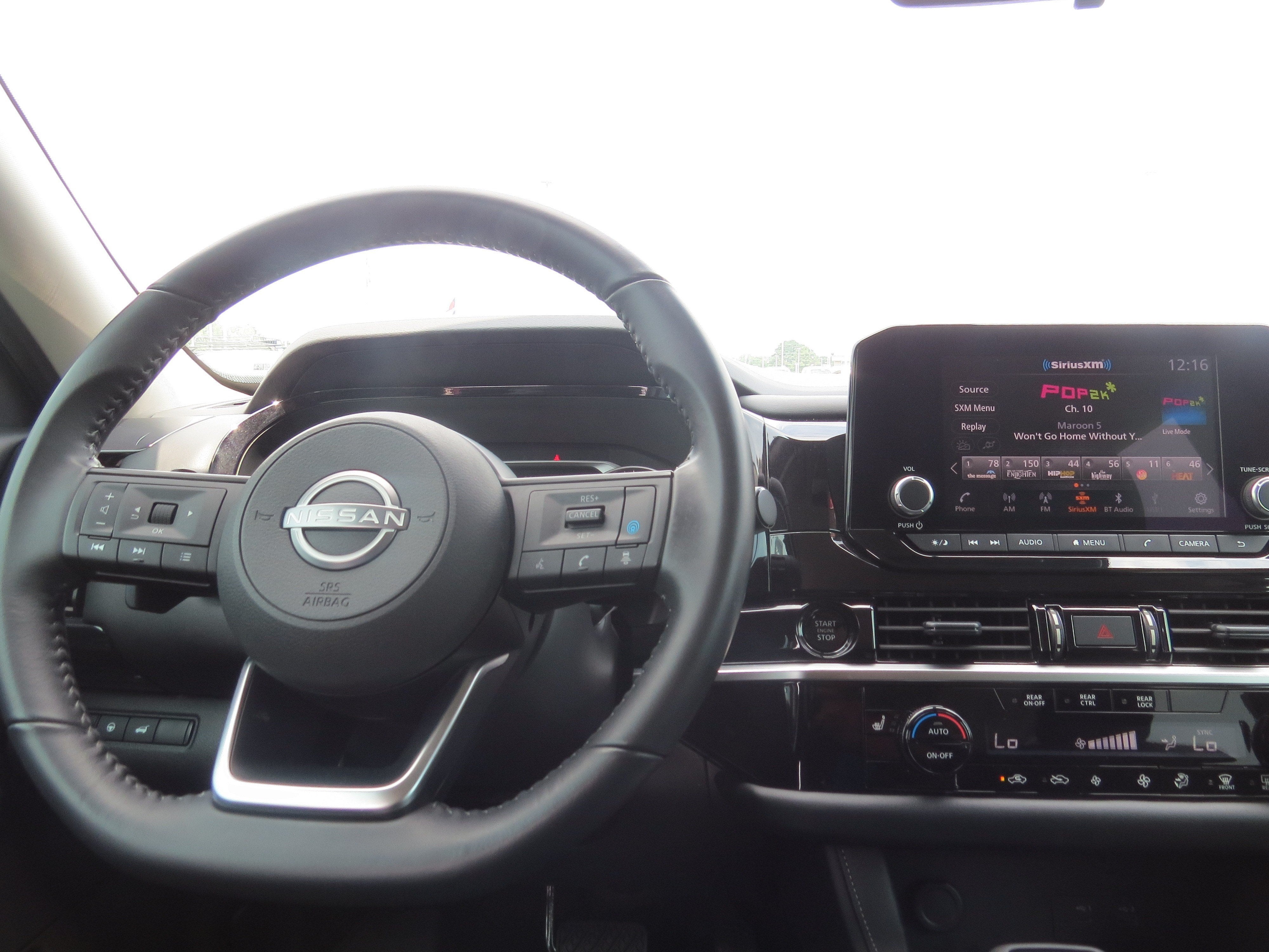 2025 Nissan Pathfinder SV