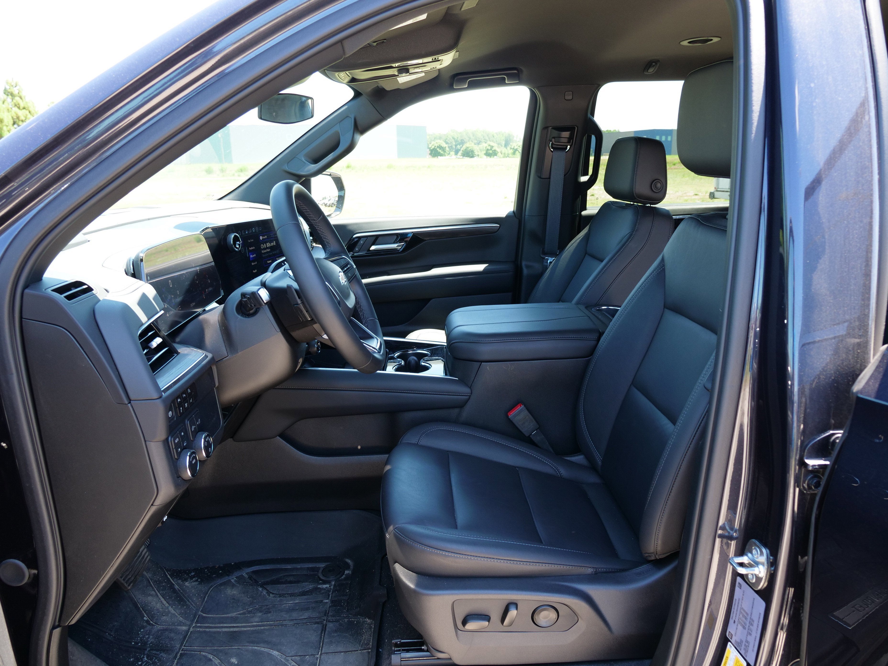 2025 Chevrolet Suburban LT