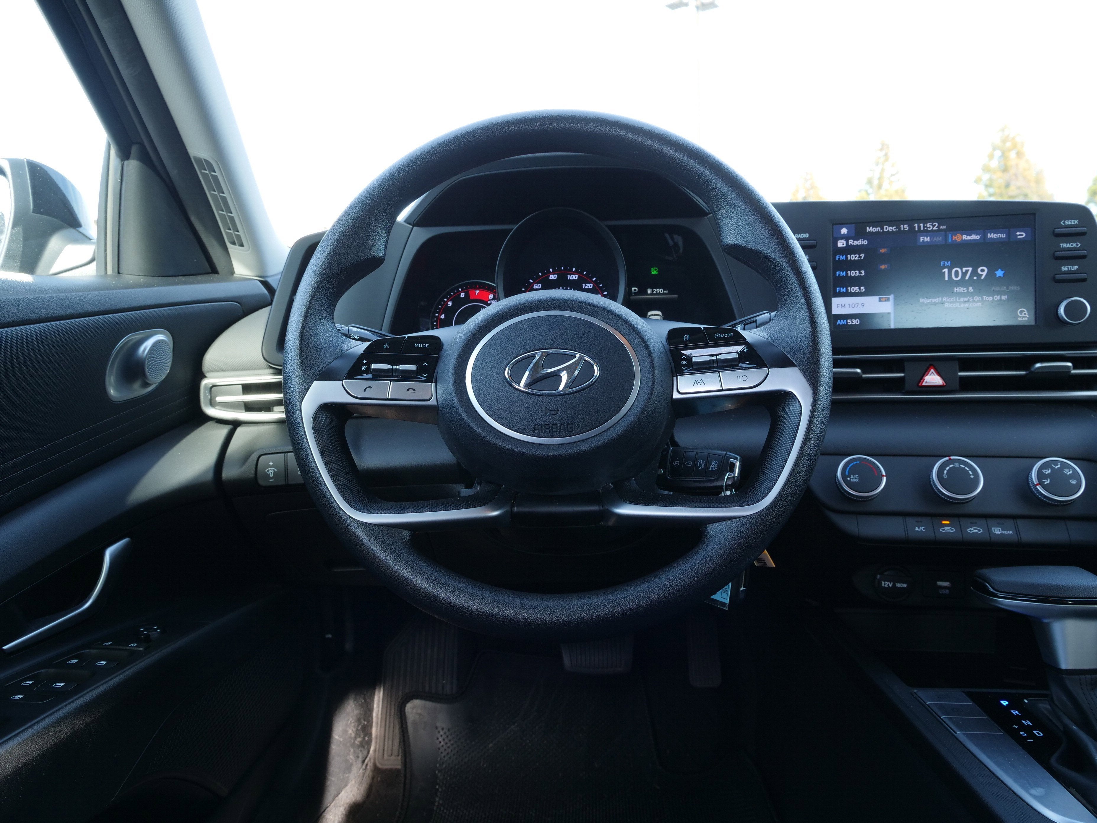 2023 Hyundai Elantra SE