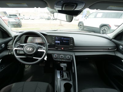 2024 Hyundai Elantra SE