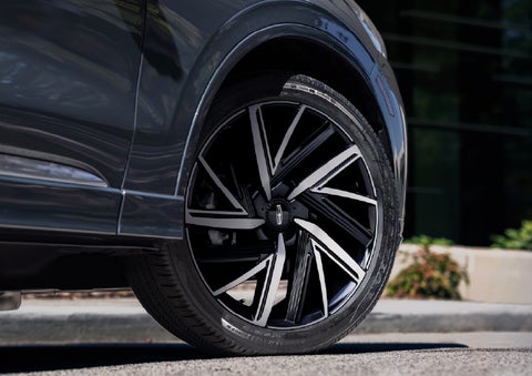 The wheel of the 2026 Lincoln Aviator® SUV is shown slightly angled out | Deacon Jones Lincoln in Goldsboro NC