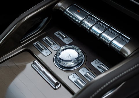 A crystal-inspired volume knob is shown in the center floor console of a 2026 Lincoln Nautilus® SUV. | Deacon Jones Lincoln in Goldsboro NC